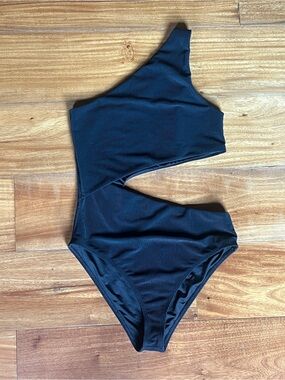 Black One-Shoulder Cutout One-Piece Swimsuit
